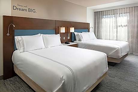King Room - Hearing Accessible - Roll-in Shower