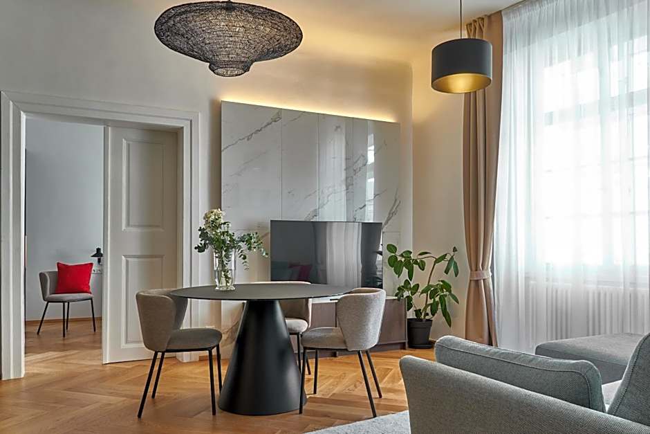 Three Golden Crowns Apartments