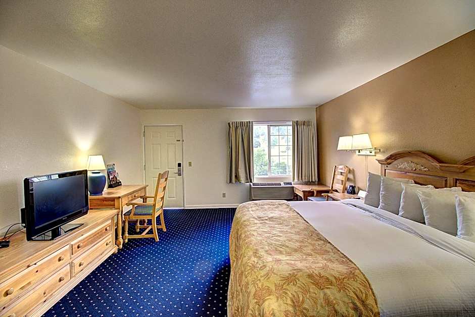 Days Inn & Suites by Wyndham Lolo