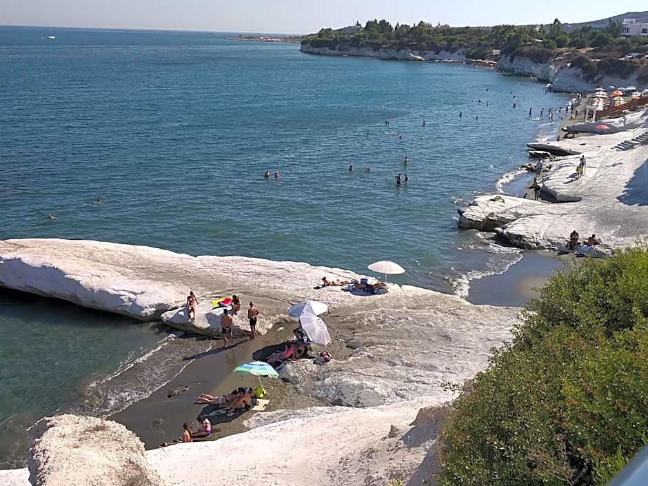 Stratos ArtDeco House