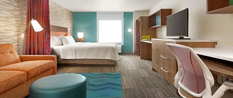 Studio Accessible Queen Size Bed