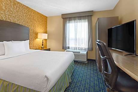 Standard 1 Queen Bed Non-Smoking