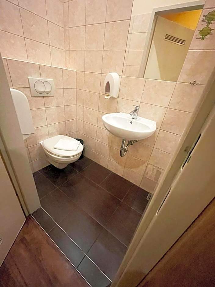Do Step Inn Home - Hotel & Hostel