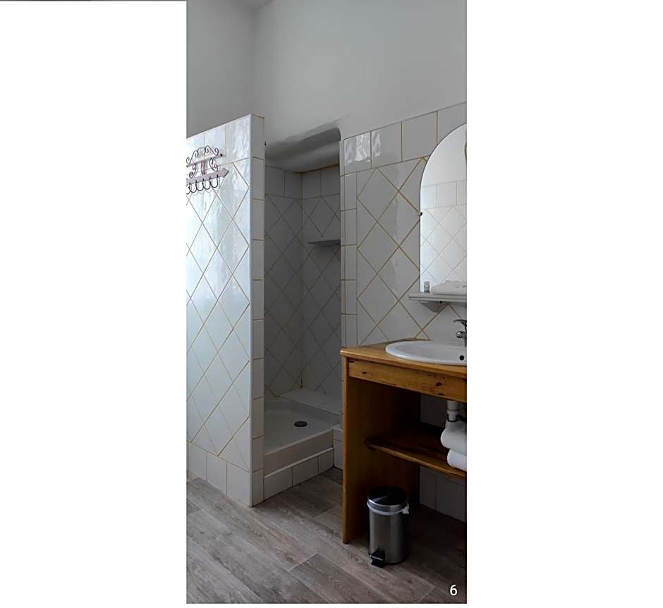 Hôtel et Restaurant Le Manoir - Echangeur A7-A9 - 24h-24h