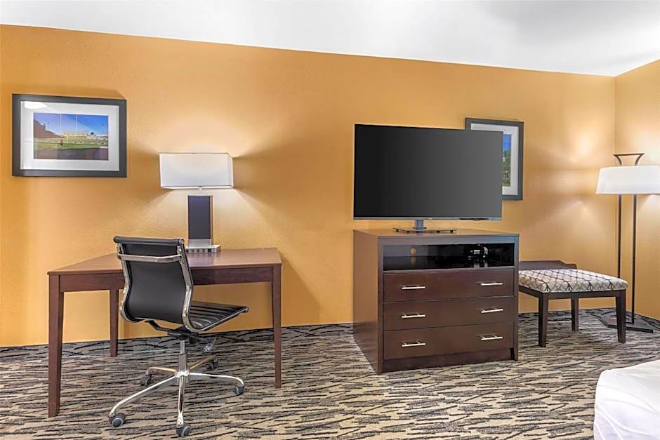 Best Western Plus Denton Inn & Suites