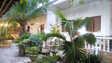 Melbas Whaleshark and Beach Resort