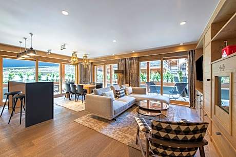 Epic Family, 3 Bedroom Residence, Bedroom 1: 1 King, Bedroom 2: 1 King, Bedroom 3: 4 Twin bunk