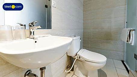 Economy Class - Smoking