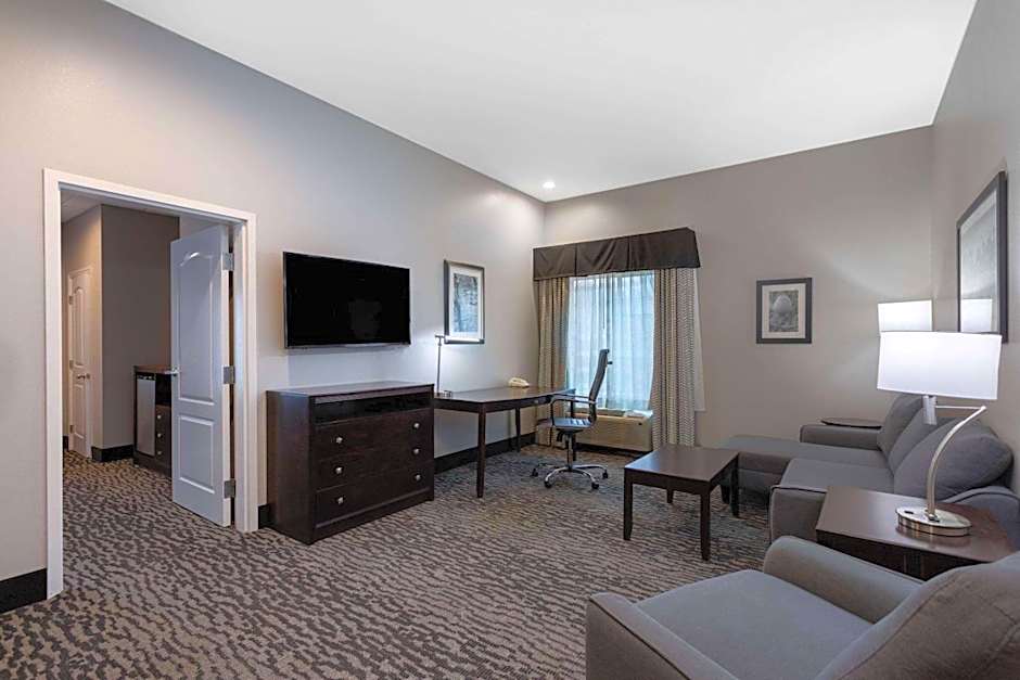 La Quinta Inn & Suites by Wyndham Huntsville Airport Madison