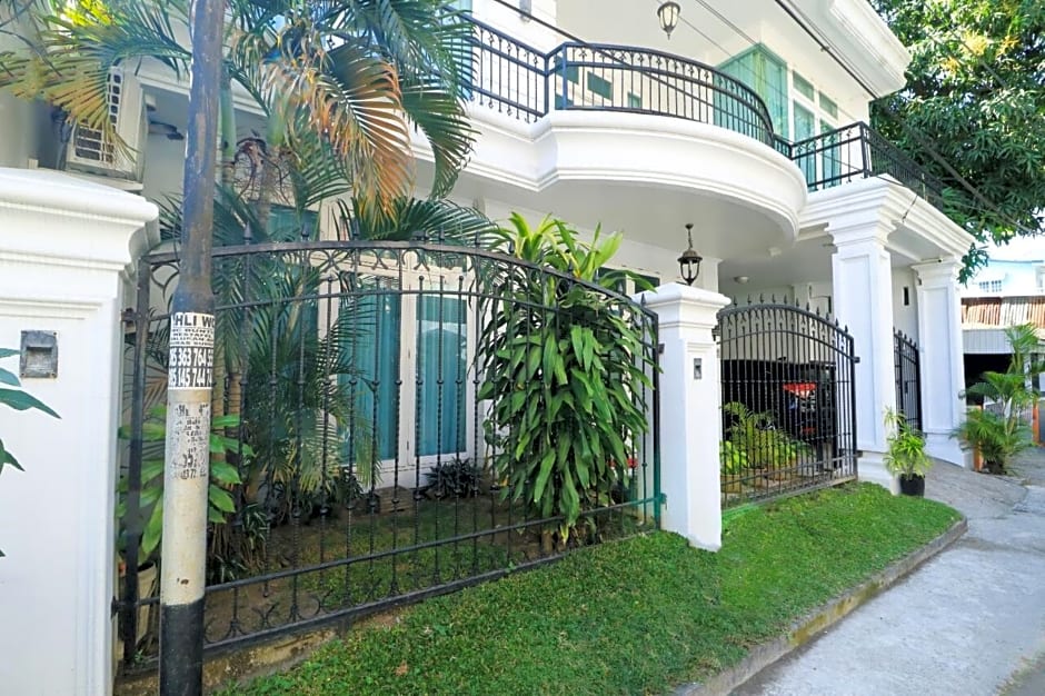 Ge JacMart Homestay Makassar by ZUZU