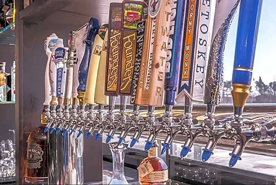 Holiday Inn & Suites Farmington Hills - Detroit NW, an IHG Hotel By IHG