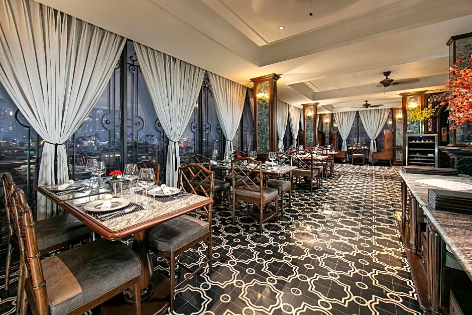 La Mejor Hotel & Sky Bar