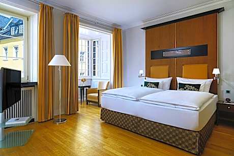 thomas mann suite, 1 bedroom executive suite, 1 king, sofa bed, city view