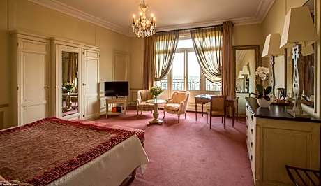 Junior Suite with City View