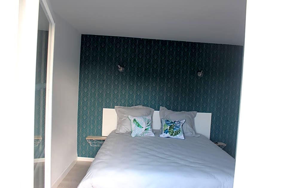 CHATEAU LA LOGE