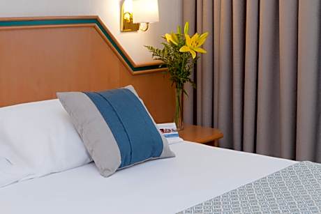 Triple Standard room