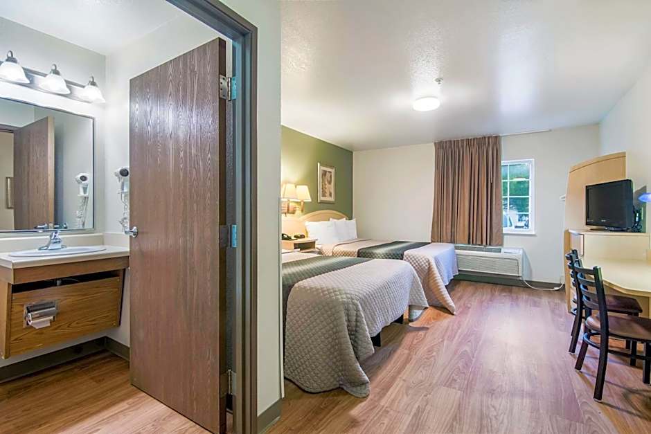 HomeTowne Studios & Suites Bentonville