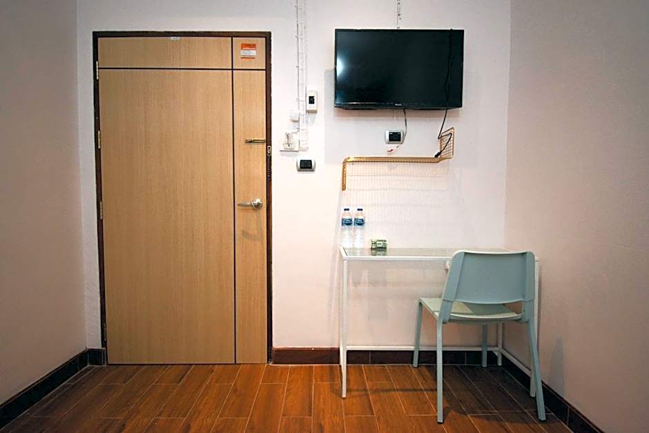 Chillax Khaosok Hostel - SHA Certified