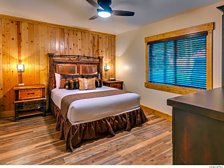 Two Bedroom Two Bath #14-Cabin-Luxury-Ensuite with Bath