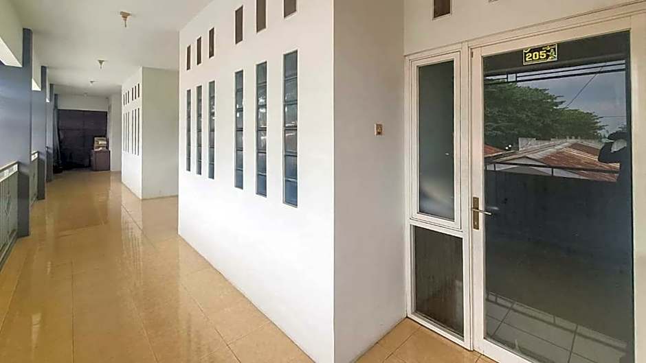Anind Guest House near Museum Angkut Batu RedPartner – Batu, MO