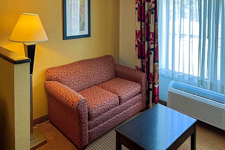 Quality Inn & Suites Farmington