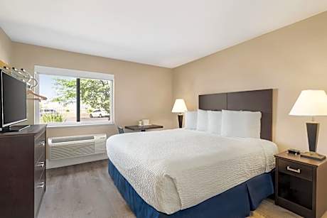 King Room - Disability Access - Non-Smoking