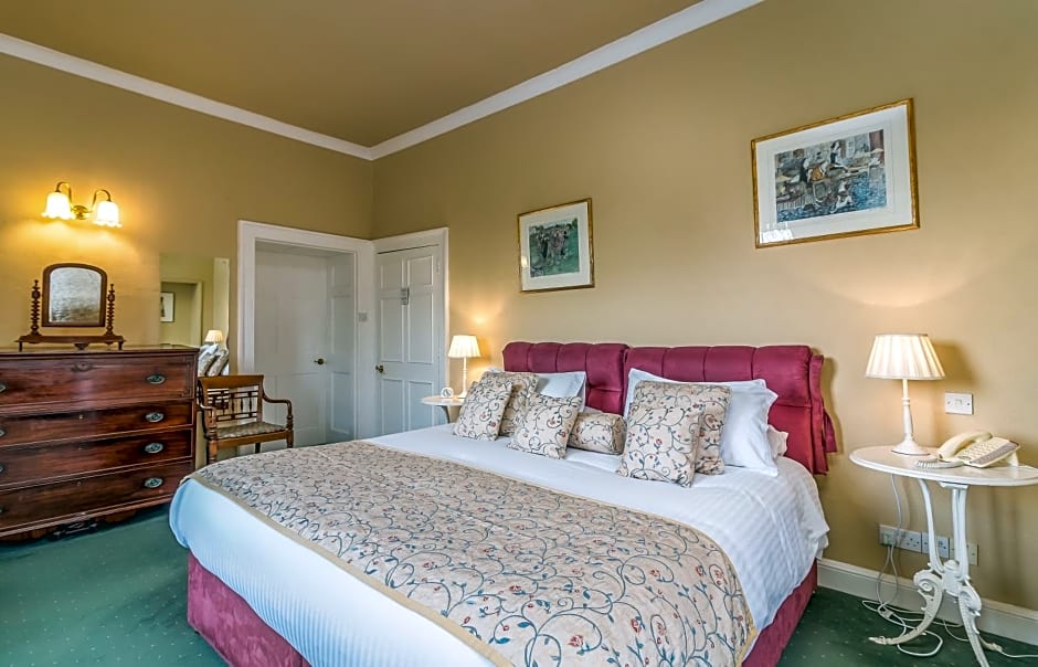 The Lynch Country House