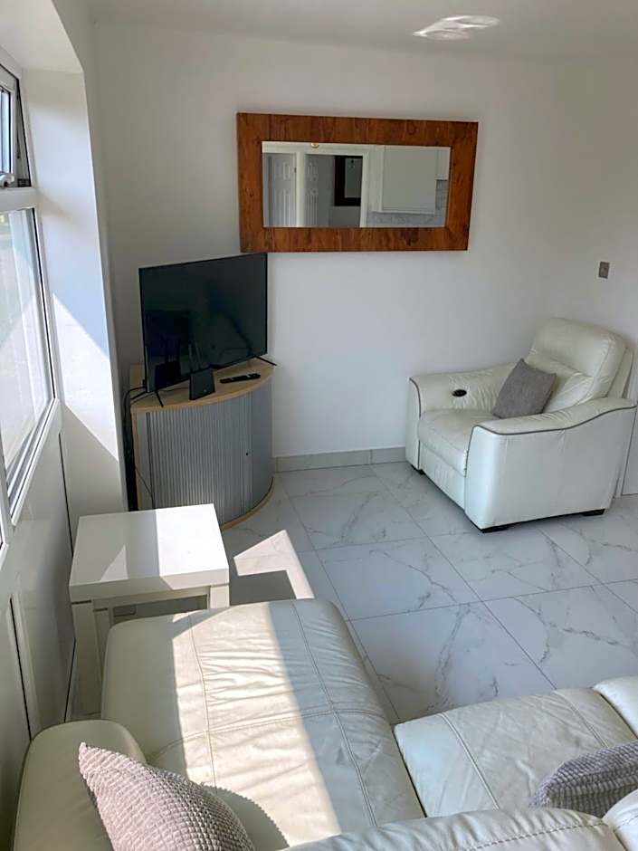 2 bed chalet Greatstone, New Romney sands holiday village 2mins from beach