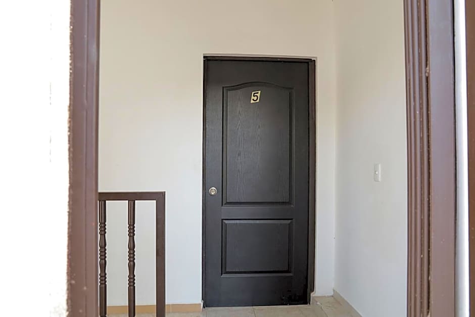 ANTIQUE Guest House Fundidora