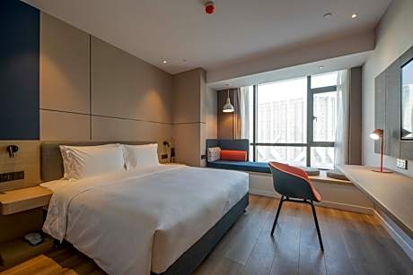 Large Standard King Room with Garden View