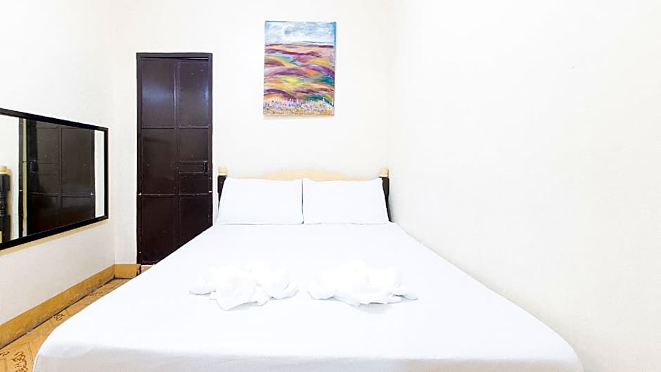 Golden Sunrise Hotel I by RedDoorz