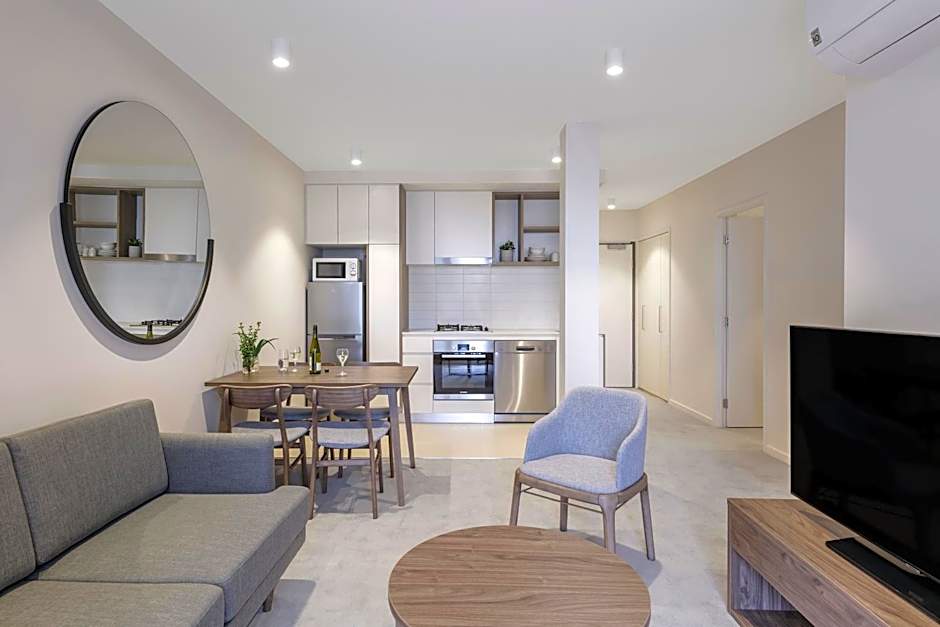 Brady Apartment Hotel Hardware Lane