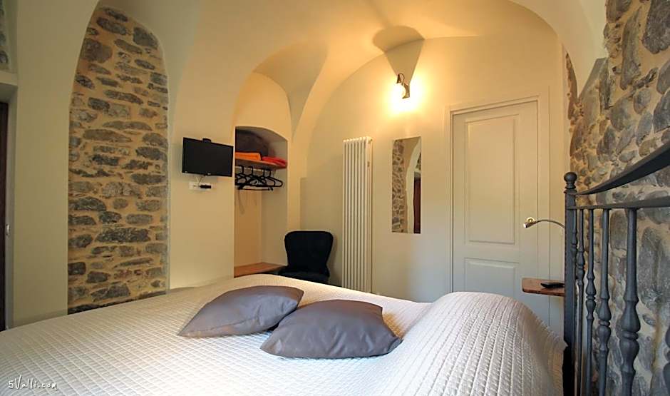 Photo 1 of 25 of Double Room