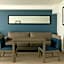 Oyster Bay Inn & Suites