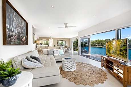 Shoreview ~ Family Home with Views, Quiet Location