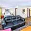 Crestwood Hotel