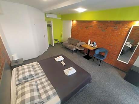 RJ Hotel