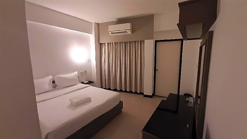 Hi Season Hotel