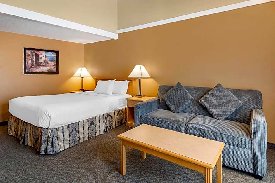 Econo Lodge Inn & Suites