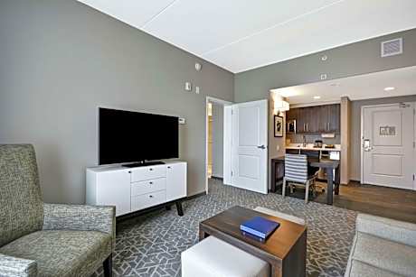 One-Bedroom King Suite - Non-Smoking