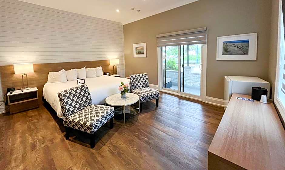 Colonial Hotel & Suites