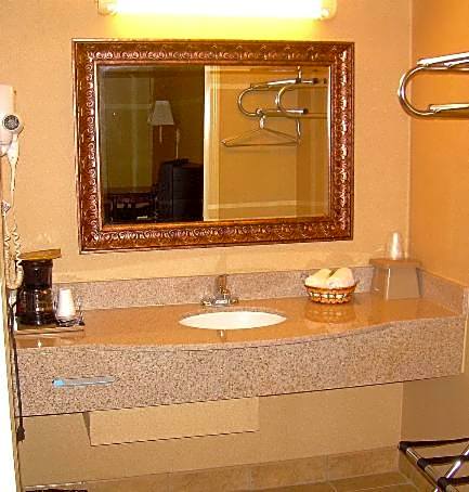 Executive Inn and Suites Springdale