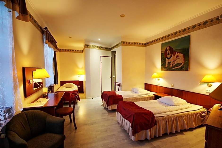 NB hotel with free parking