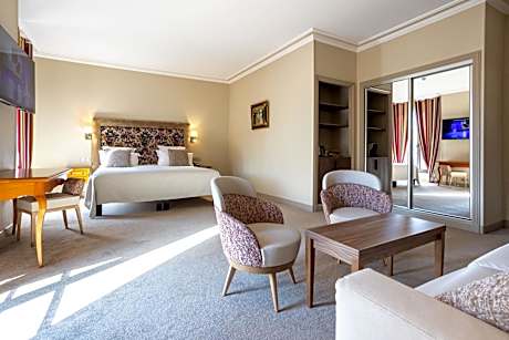 Junior Suite with City View