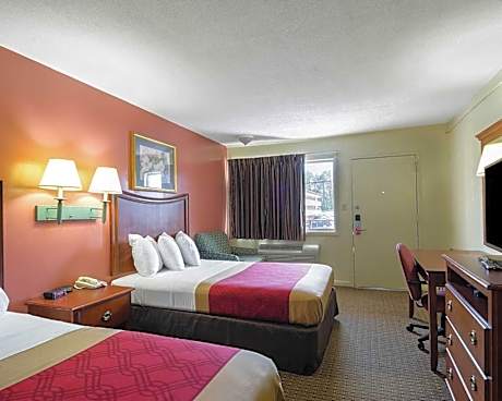 2 Double Beds, Smoking