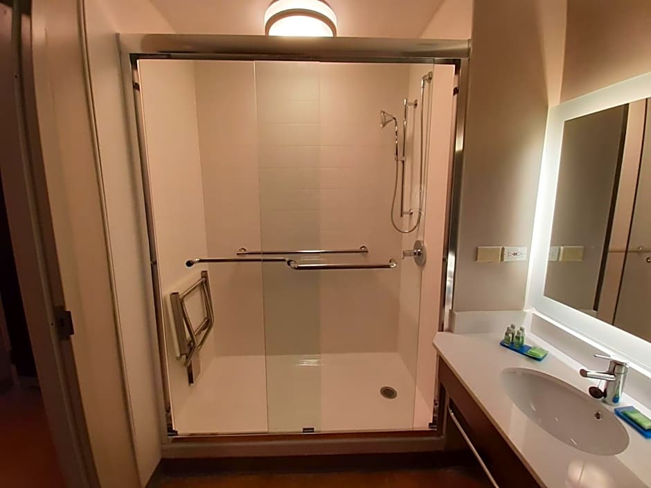 Holiday Inn Express Trincity By IHG