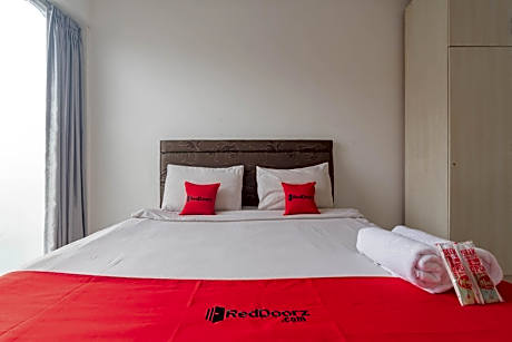 RedDoorz near Trans Studio Mall Bongo Residence