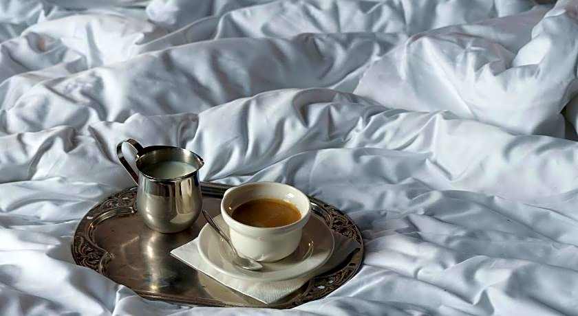 Zorba&Bond Hotel on the 8th