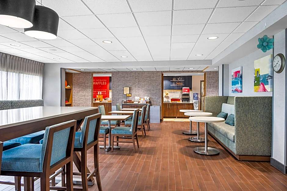 Hampton Inn By Hilton Grand Rapids-North
