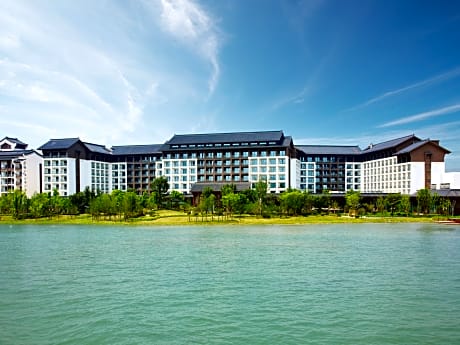 Crowne Plaza Wuxi Lake View, an IHG Hotel